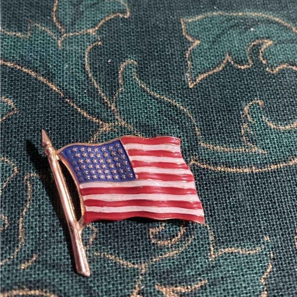 Vintage American Flag Lapel Pin Tie Back Hat Pin Waving July Fourth‎ Patriotic